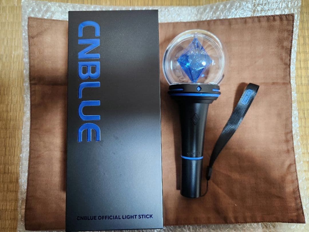 CNBLUE OFFICIAL LIGHT STICK フォトカード付き。