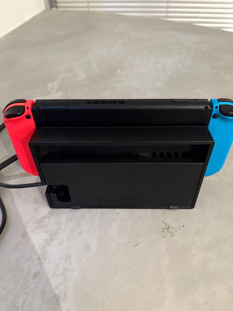 Nintendo Switch本体＆電源ケーブル、コントローラー付