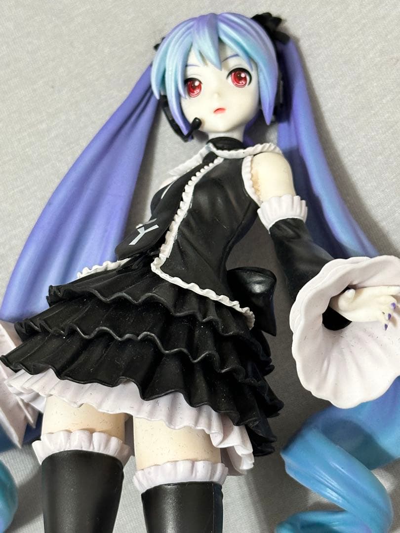 初音ミク 黒ドレスフィギュア