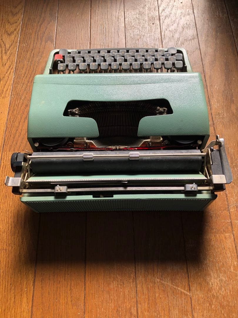オリベッティタイプライター　昭和レトロ
