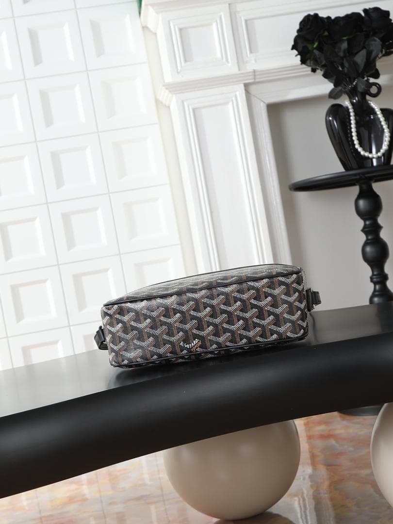 幾何学模様 ブラック系 ショルダーバッグ