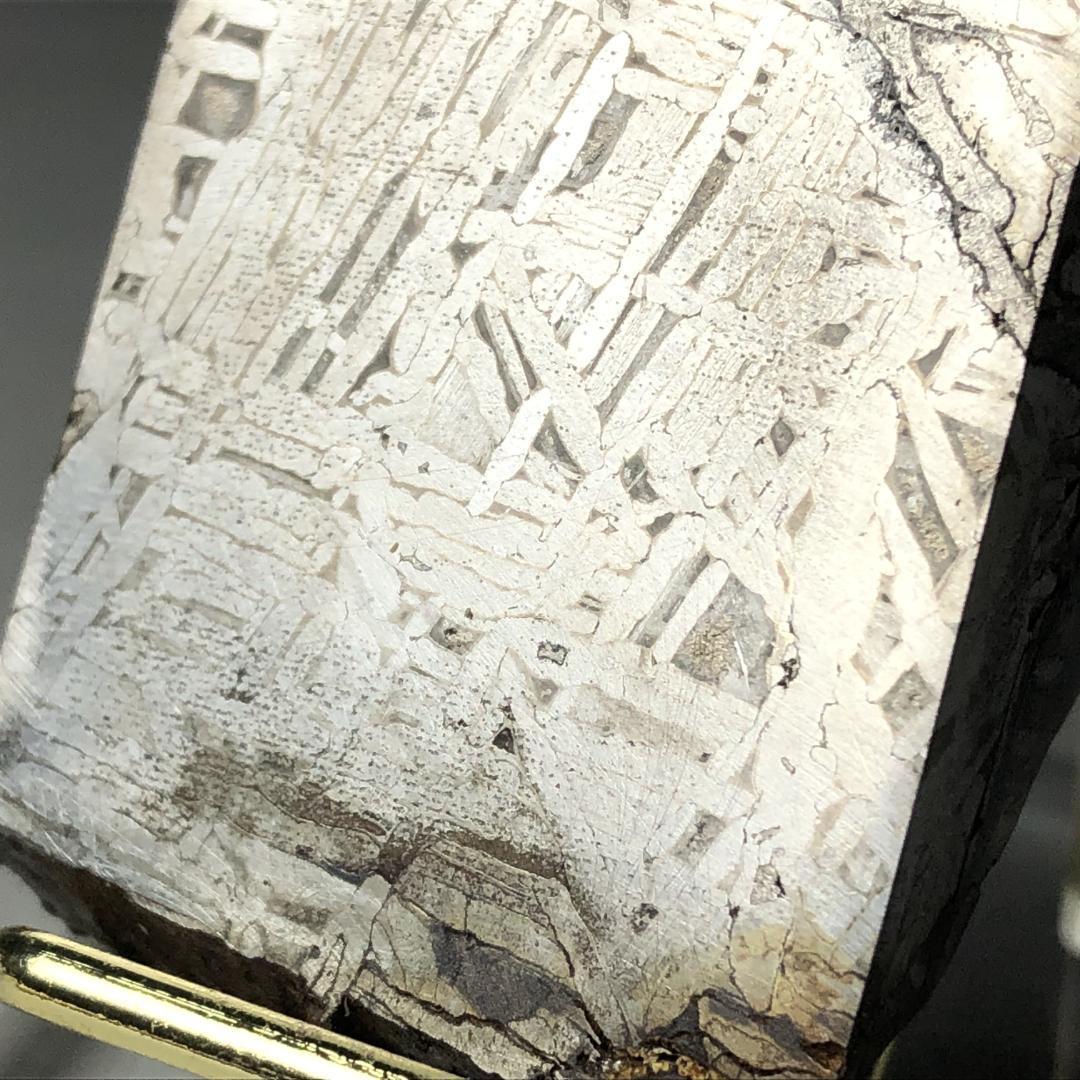 アルタイ隕石 鉄隕石　外皮付き隕石　エンドカット　原石　重さ約131ｇ