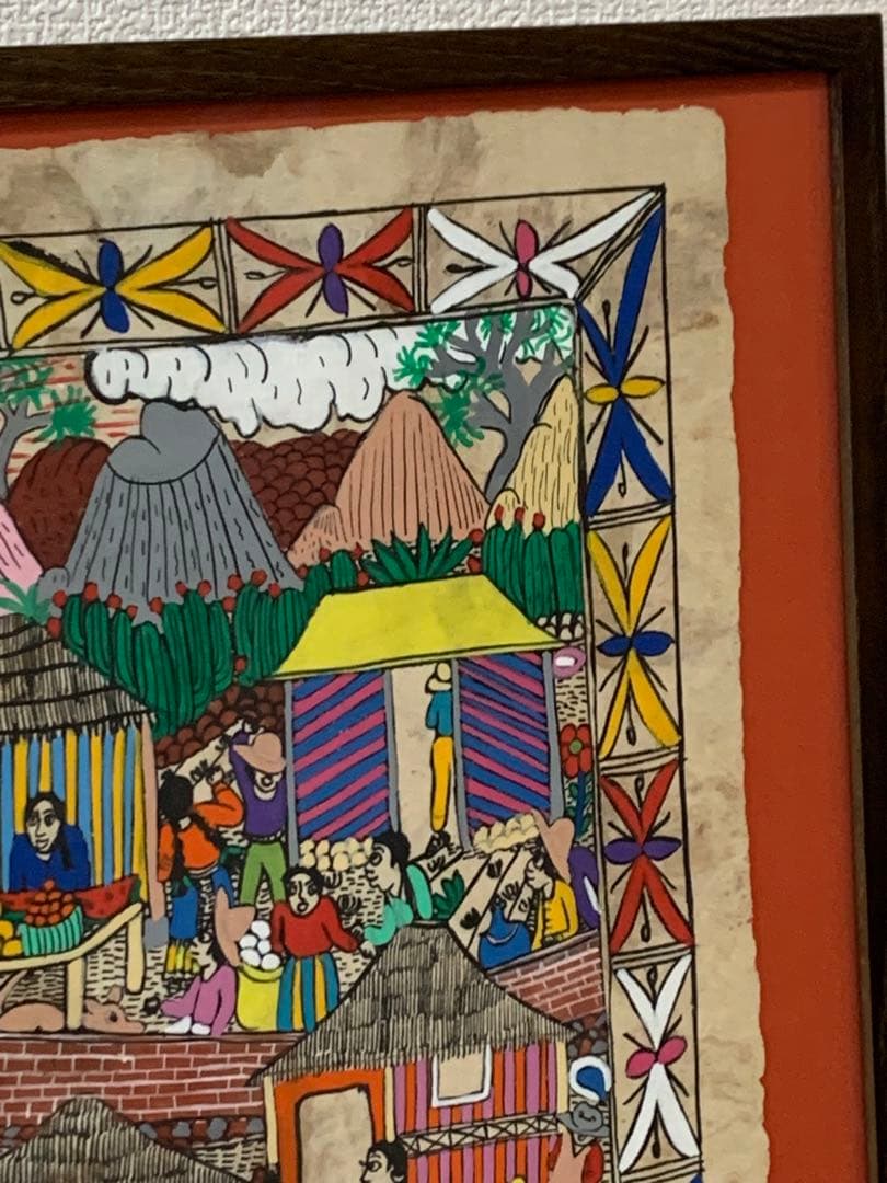 メキシコの村落　カラフルな民俗画