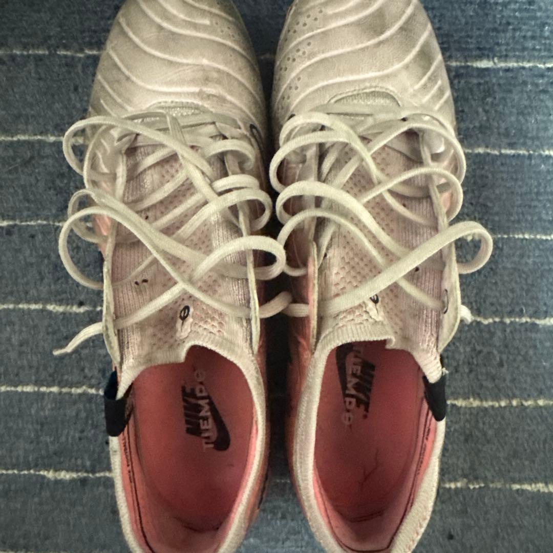 Nike ACG サッカーシューズ ピンク