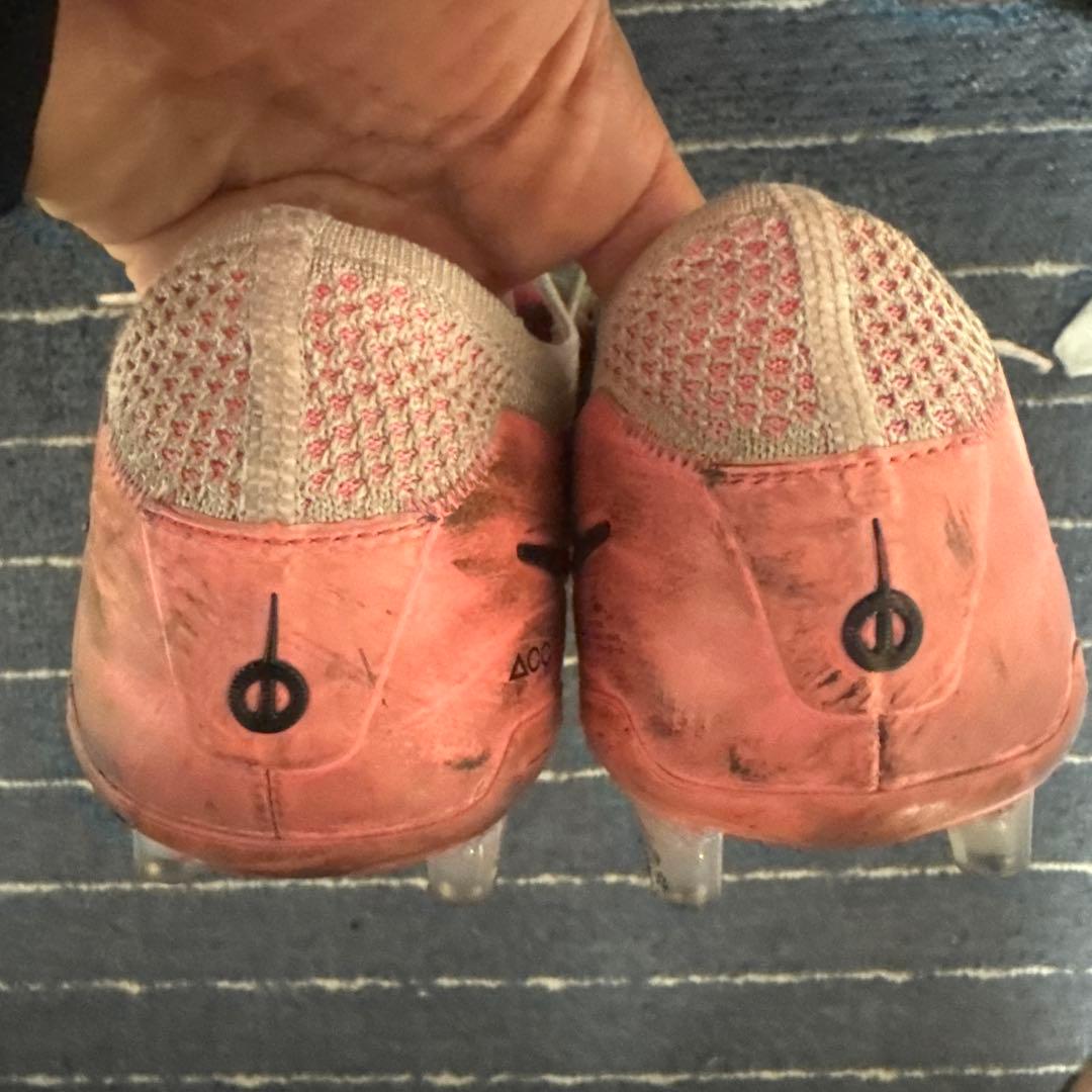 Nike ACG サッカーシューズ ピンク