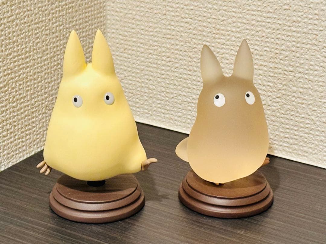 となりのトトロてのひら小トトロびっくり•とうめい2体セット専用箱あり