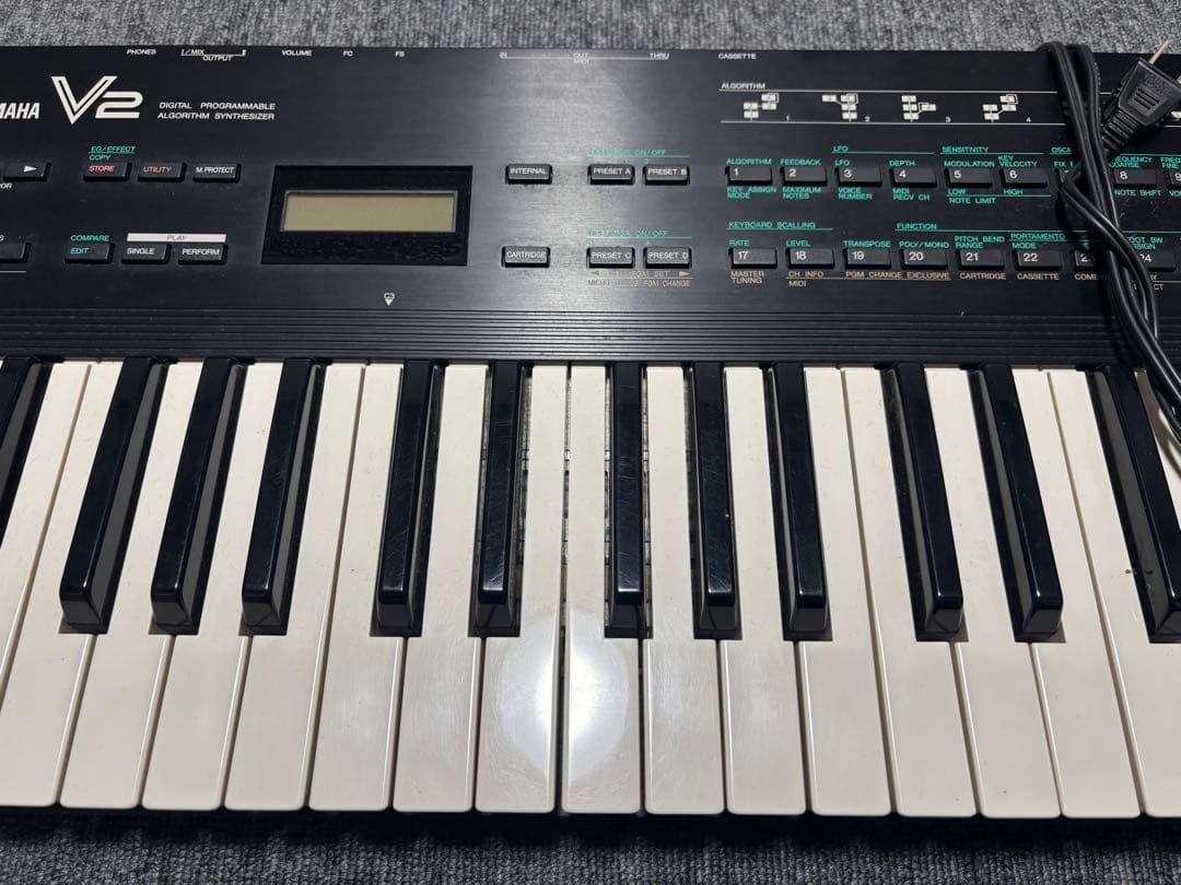 YAMAHA V2 キーボード シンセサイザー