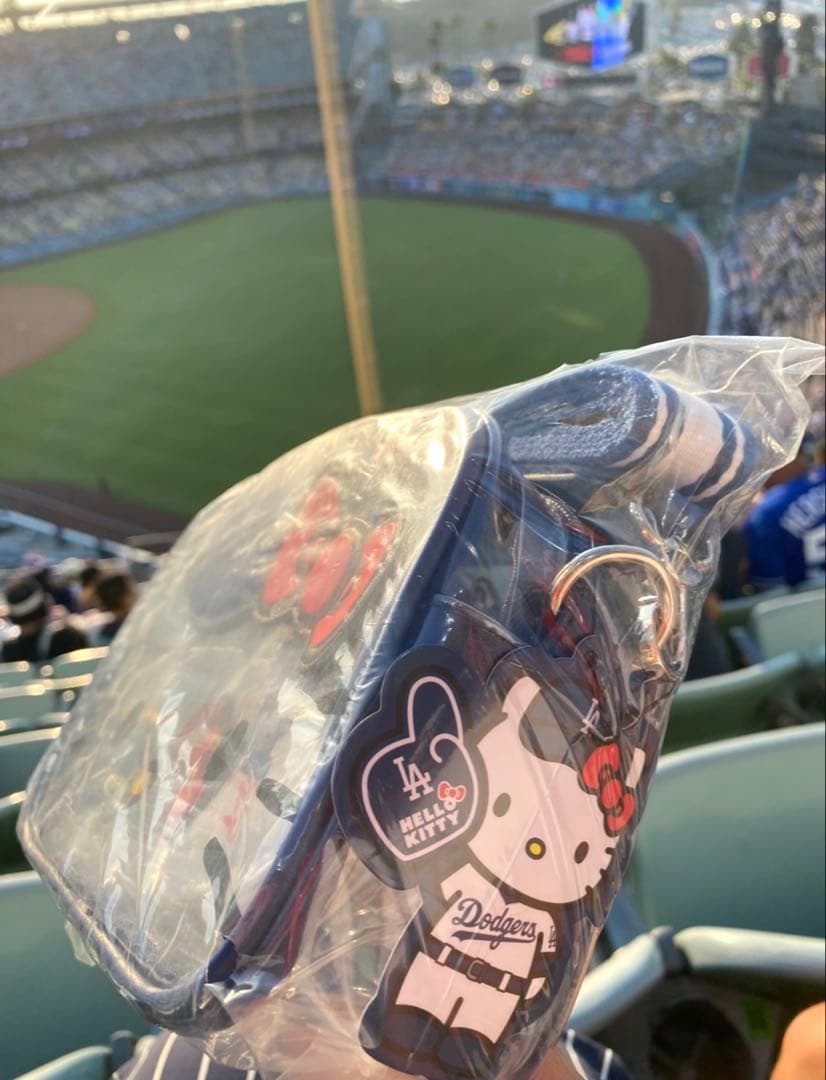 ハローキティ LAドジャース コラボバッグ