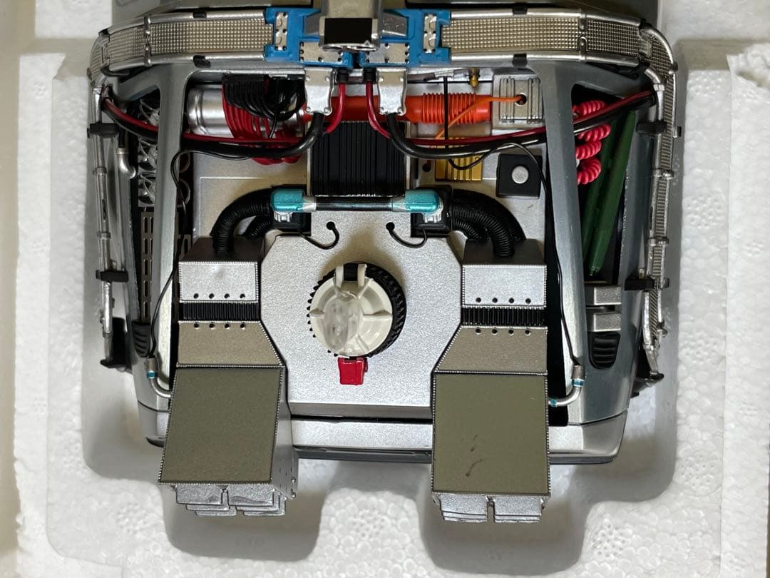 価格変更1/18 ホットウィール バックトゥーザフューチャー デロリアン未展示品