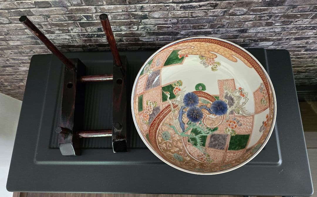 【骨董品】【アンティーク】 【古伊万里】【有田焼】 有田焼飾り大皿 飾り棚付