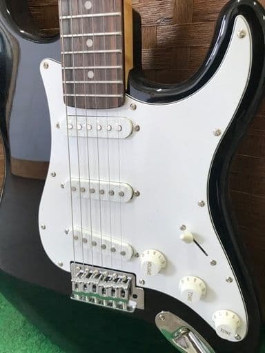 ☆【美品】エレキギター　BUSKER'S ケース付き