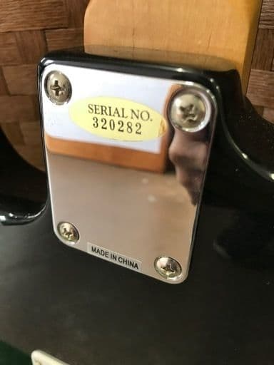 ☆【美品】エレキギター　BUSKER'S ケース付き