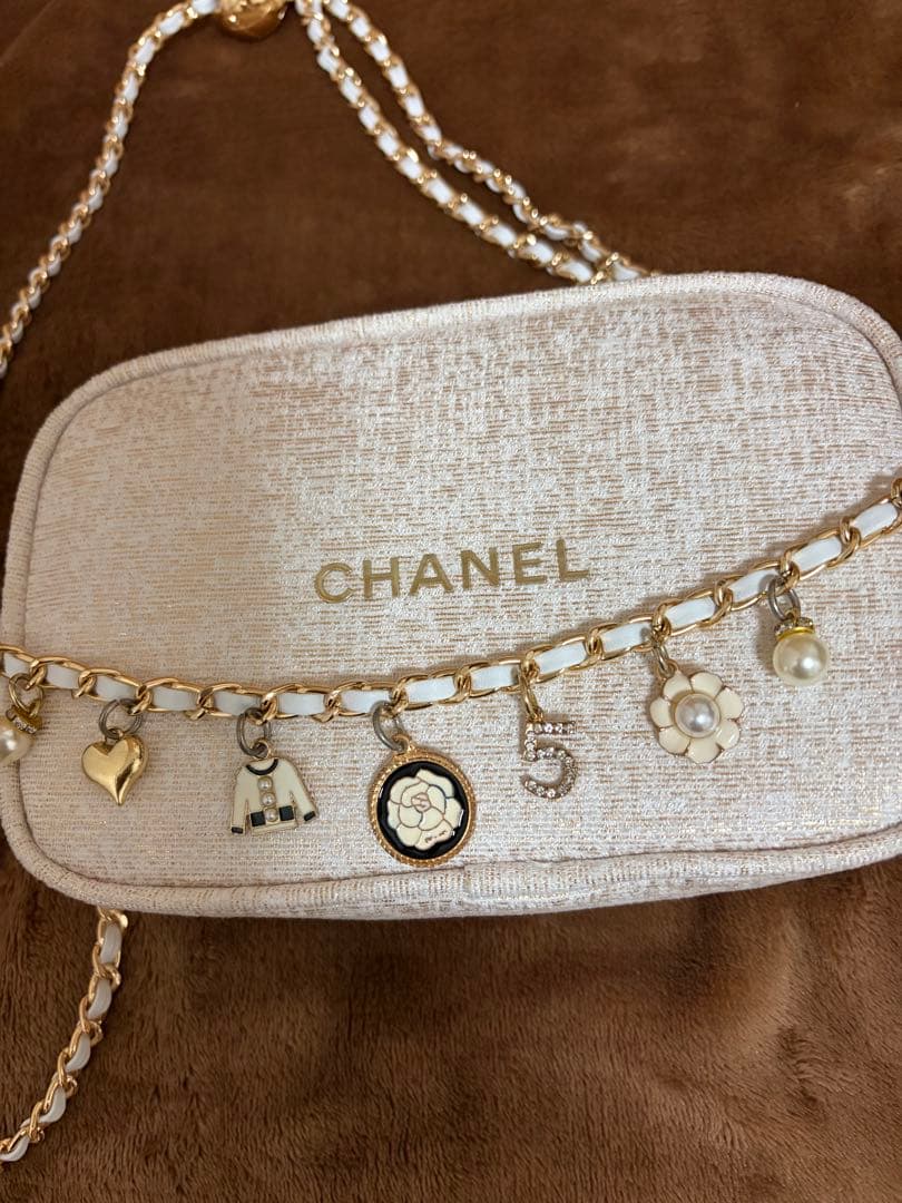 CHANELシャネル ショルダーバッグ チェーンバック　ノベルティ　白