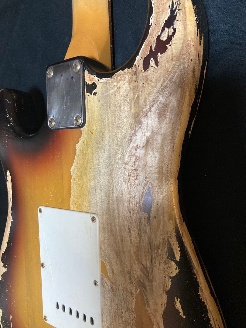 早い者勝ち　ストラトキャスタータイプ　ニトロセルロースラッカー塗装