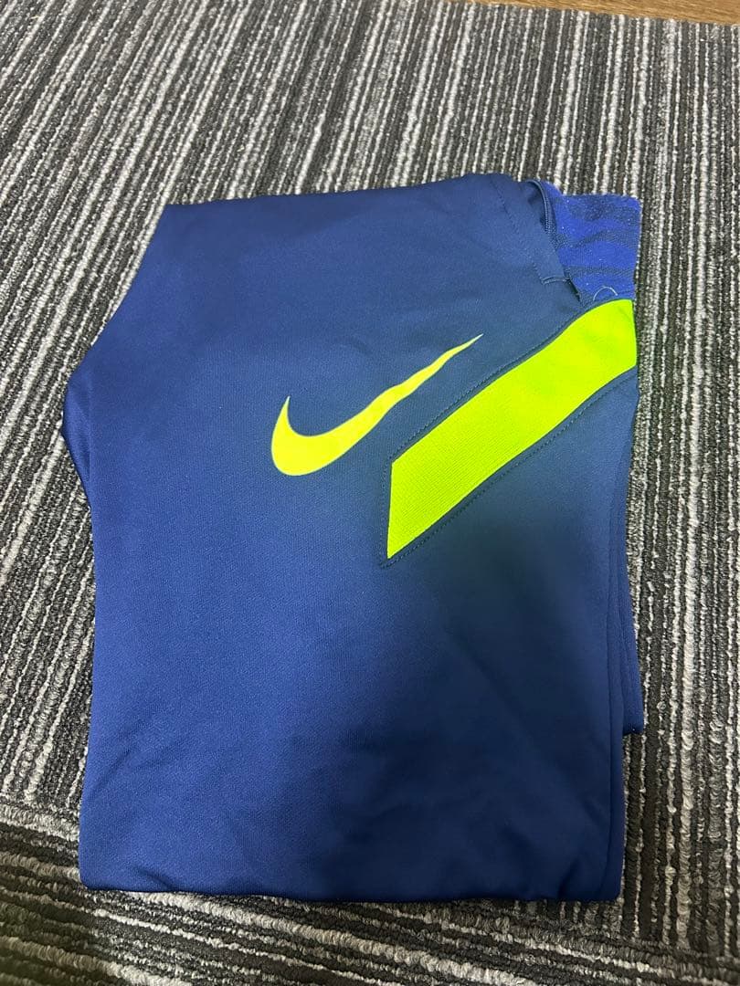 NIKE スポーツウェアー　上下セット　上M下S