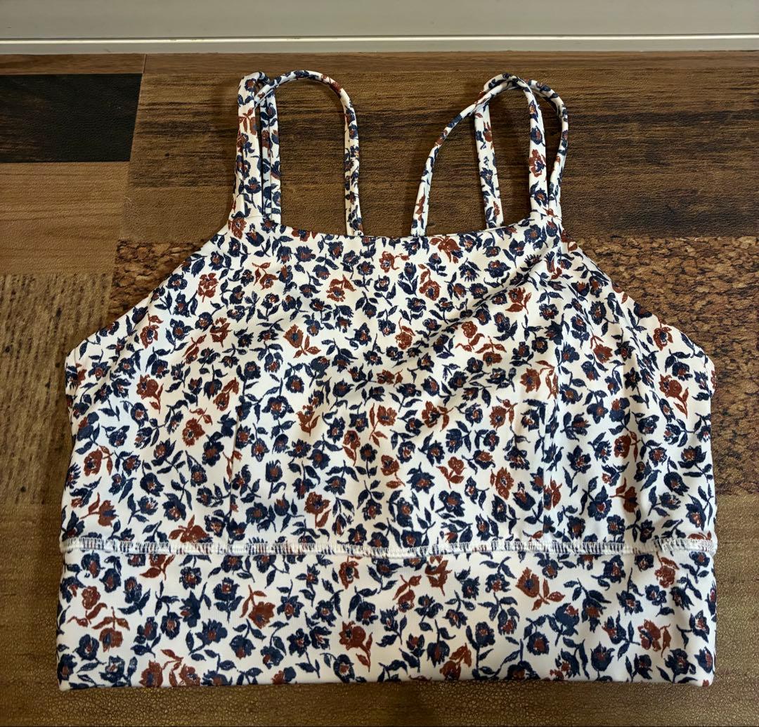 極美　emmi yoga エミヨガ　ヨガウェア　大人上品フラワーM