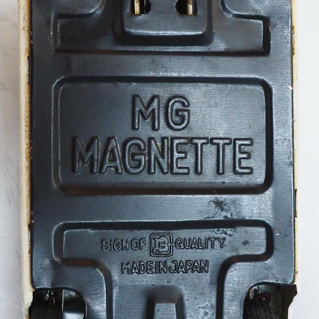 萬代屋【 MGマグネット マークⅢセダン白/茶】ブリキtin toy car箱無