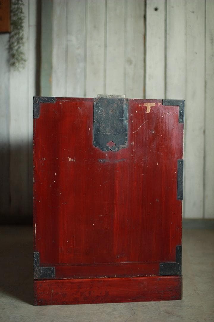 古く味のある木製の引き出し2段　チェスト　桐箪笥　タンス　古家具　古民家