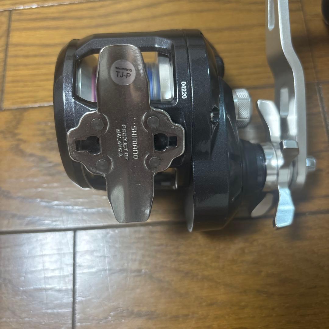 SHIMANO TORIUM 2000HG リール