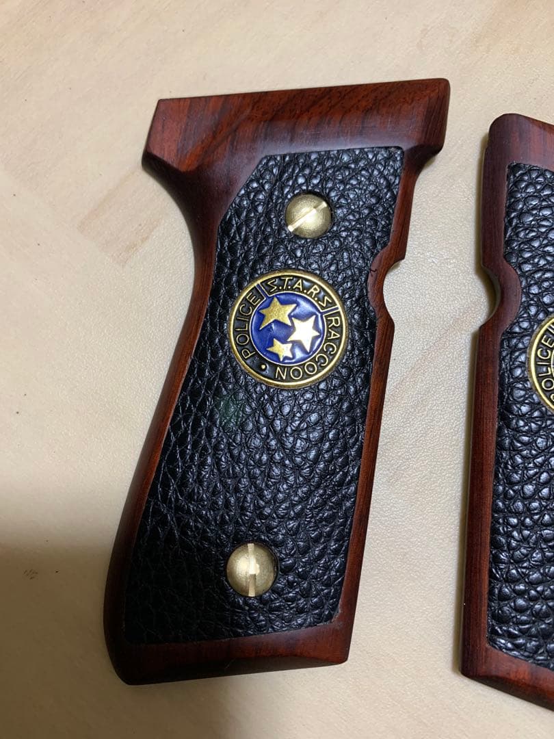 レア物　新品ベレッタ m9用サムライエッジ木製、革グリップ　メタリオン金属製