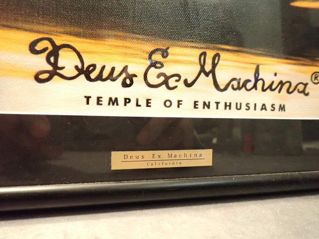 Deus Ex Machina California shop ディスプレイ額装