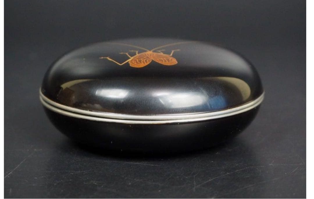 送料無料　漆芸の名工『池田峰志」造　銀縁蒔絵　鈴虫香合　共箱　茶道具華道具