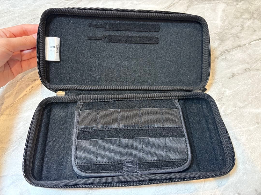 Switch本体と付属品＋Switchケース(黒)