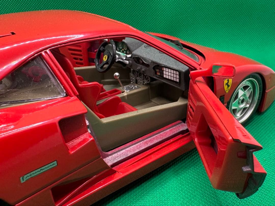Ferrari F40 1/18スケール 赤