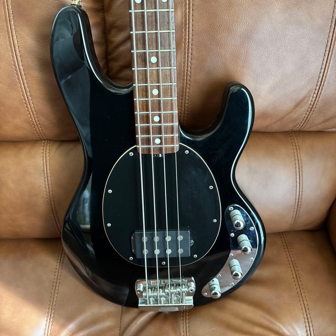 エレキベース ブラック　Sterling Ray34