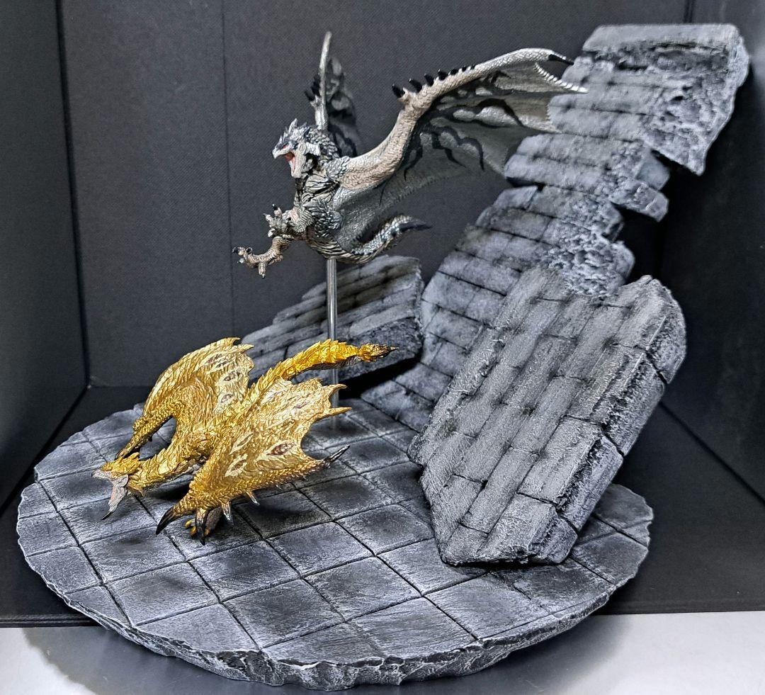 モンハン　リオレウス希少種&リオレイア希少種　フィギュア　+　ジオラマ台座