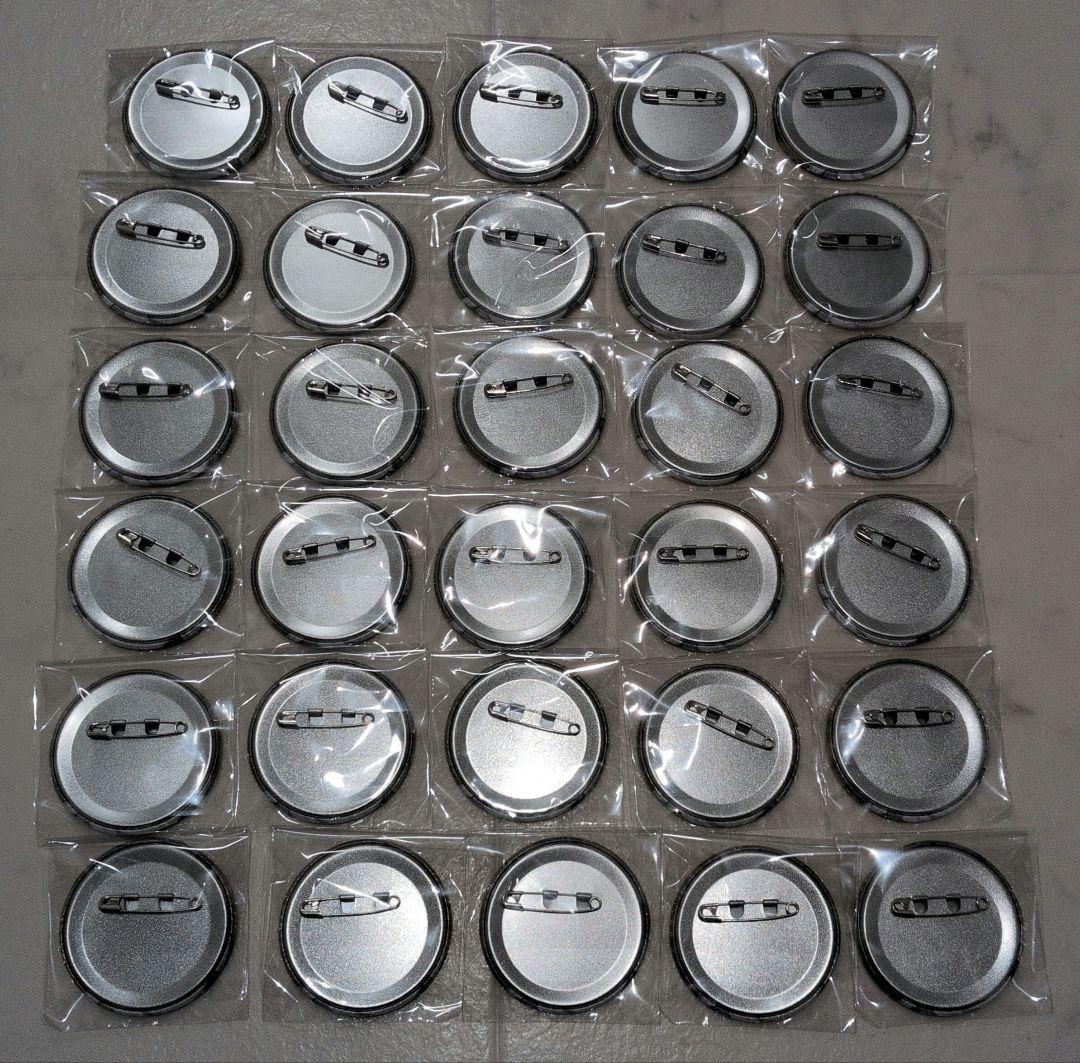 ツイステ　リリア・ヴァンルージュ　カプセル缶バッジ　30個