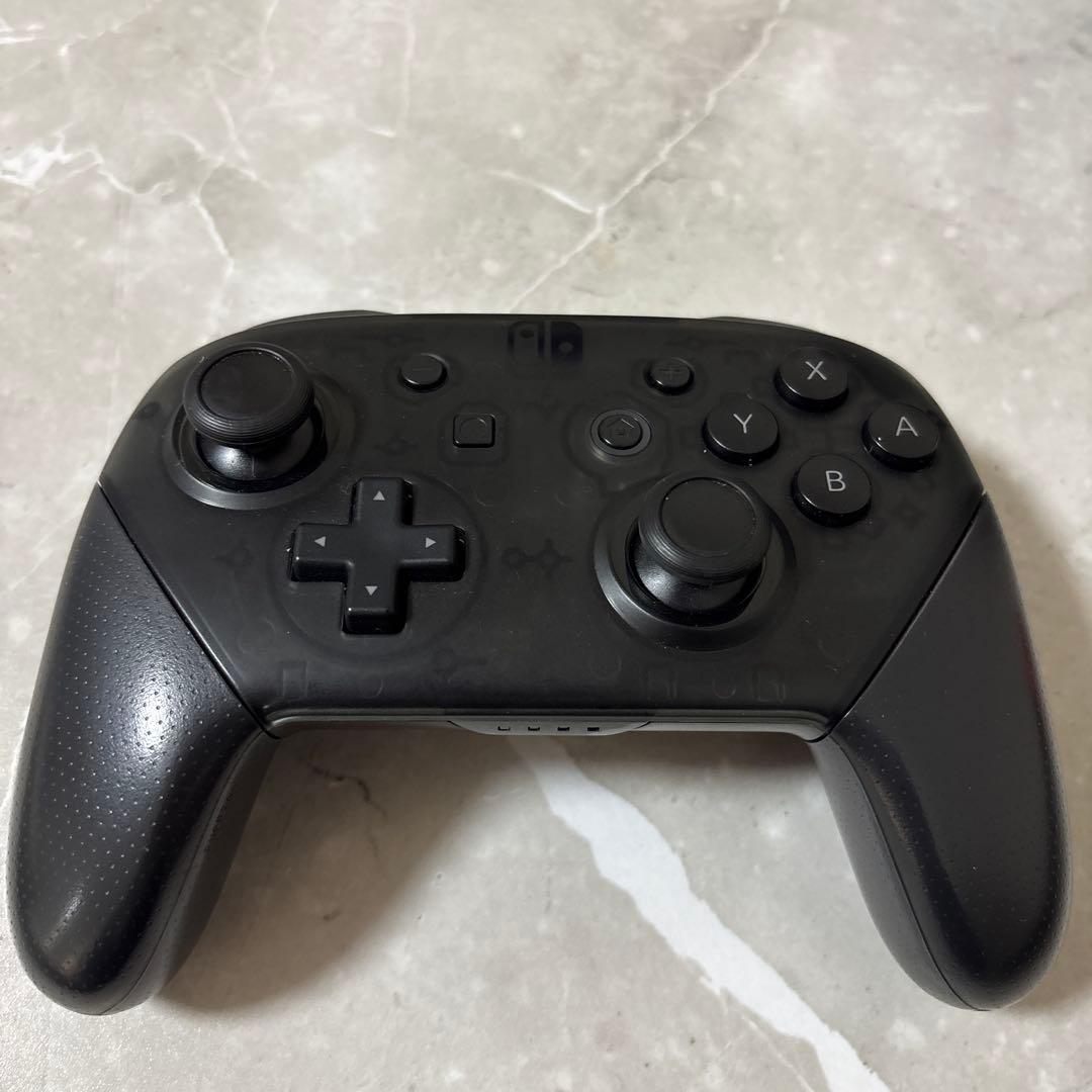 ⭐︎美品⭐︎任天堂Switch 本体バッテリー強化版ケース、コントローラ３つ！