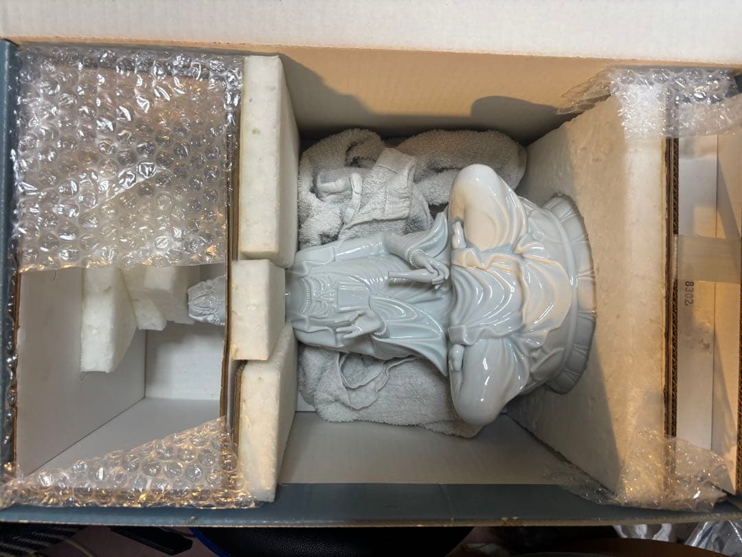 LLADRO リヤドロ Raul Rubio Kwan Yin『慈愛』女神坐像