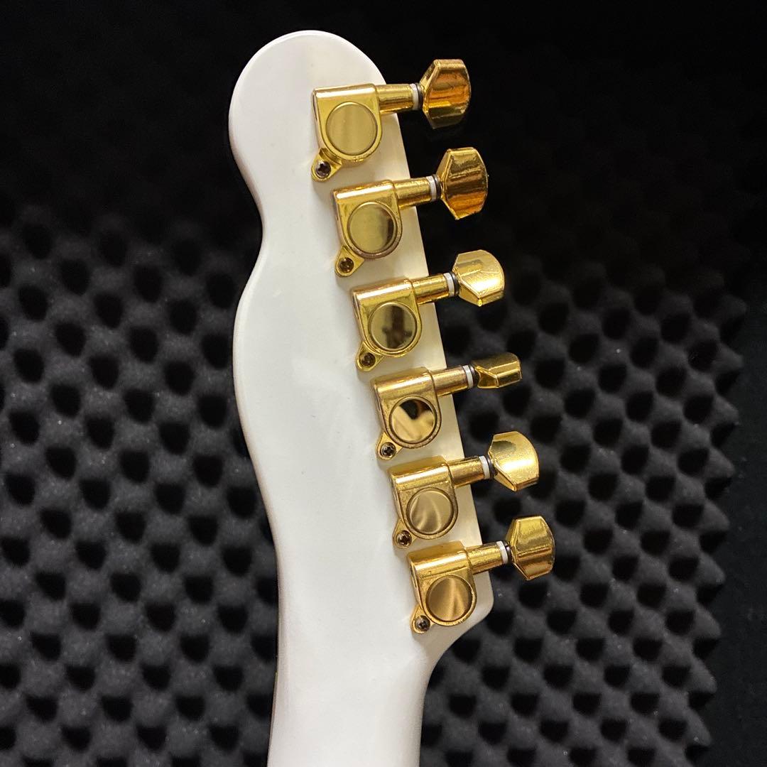 セミホロウボディ テレキャスター型エレキギター