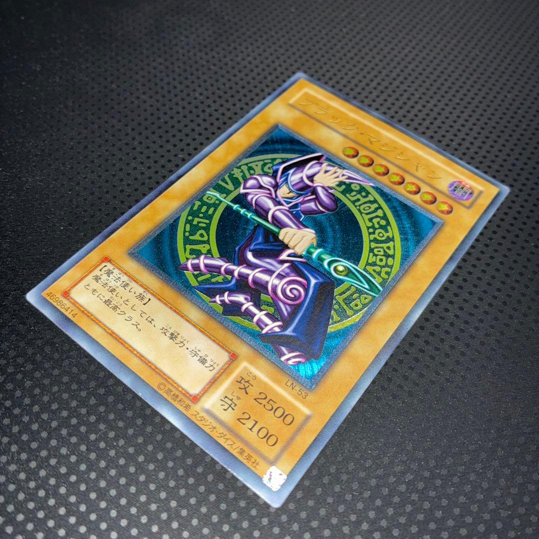 美品 遊戯王 ブラック・マジシャン レリーフ