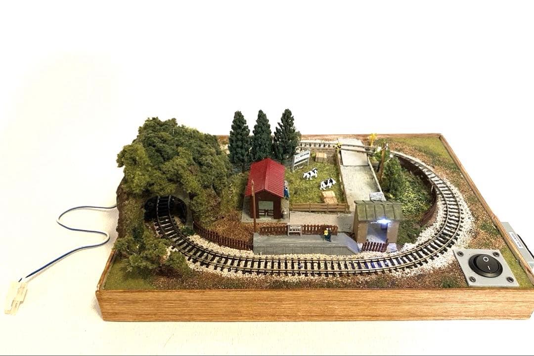 Nゲージ　鉄道　ミニジオラマレイアウト　牧場のある情景　bトレイン専用　駅