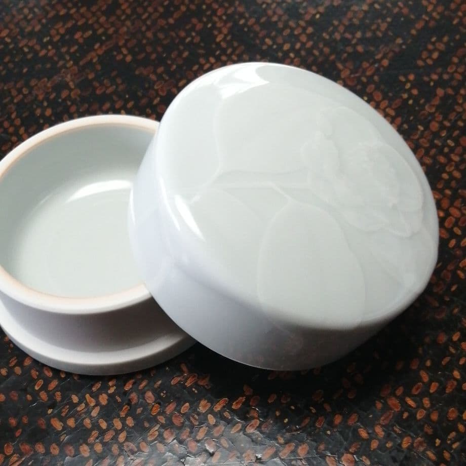 椿　白磁　香合　蓋物　伊東　慶作