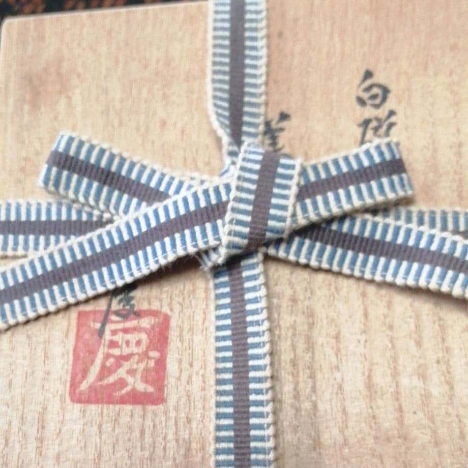 椿　白磁　香合　蓋物　伊東　慶作