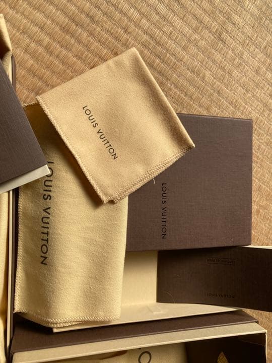ＬＯＵＩＳ　ＶＵＩＴＴＯＮ　箱、ショッパー、商品袋、お手入れ布他23点セット