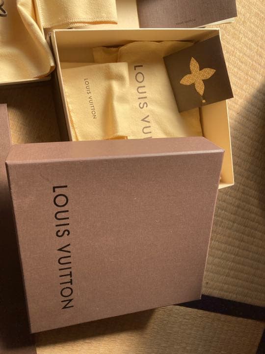 ＬＯＵＩＳ　ＶＵＩＴＴＯＮ　箱、ショッパー、商品袋、お手入れ布他23点セット