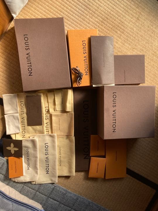 ＬＯＵＩＳ　ＶＵＩＴＴＯＮ　箱、ショッパー、商品袋、お手入れ布他23点セット