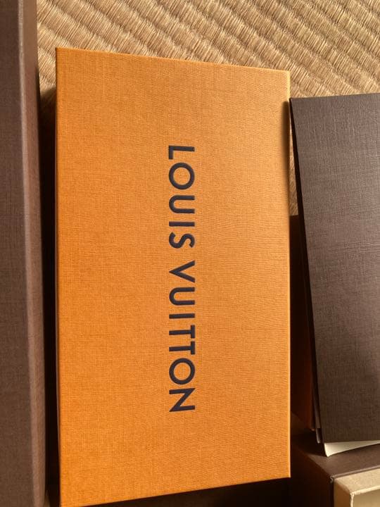 ＬＯＵＩＳ　ＶＵＩＴＴＯＮ　箱、ショッパー、商品袋、お手入れ布他23点セット