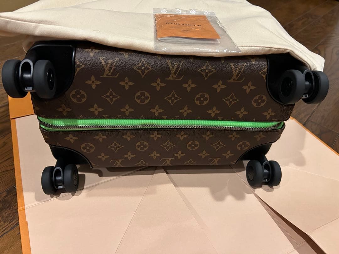 お値下げしました。 ルイヴィトン　ホライゾン55 限定