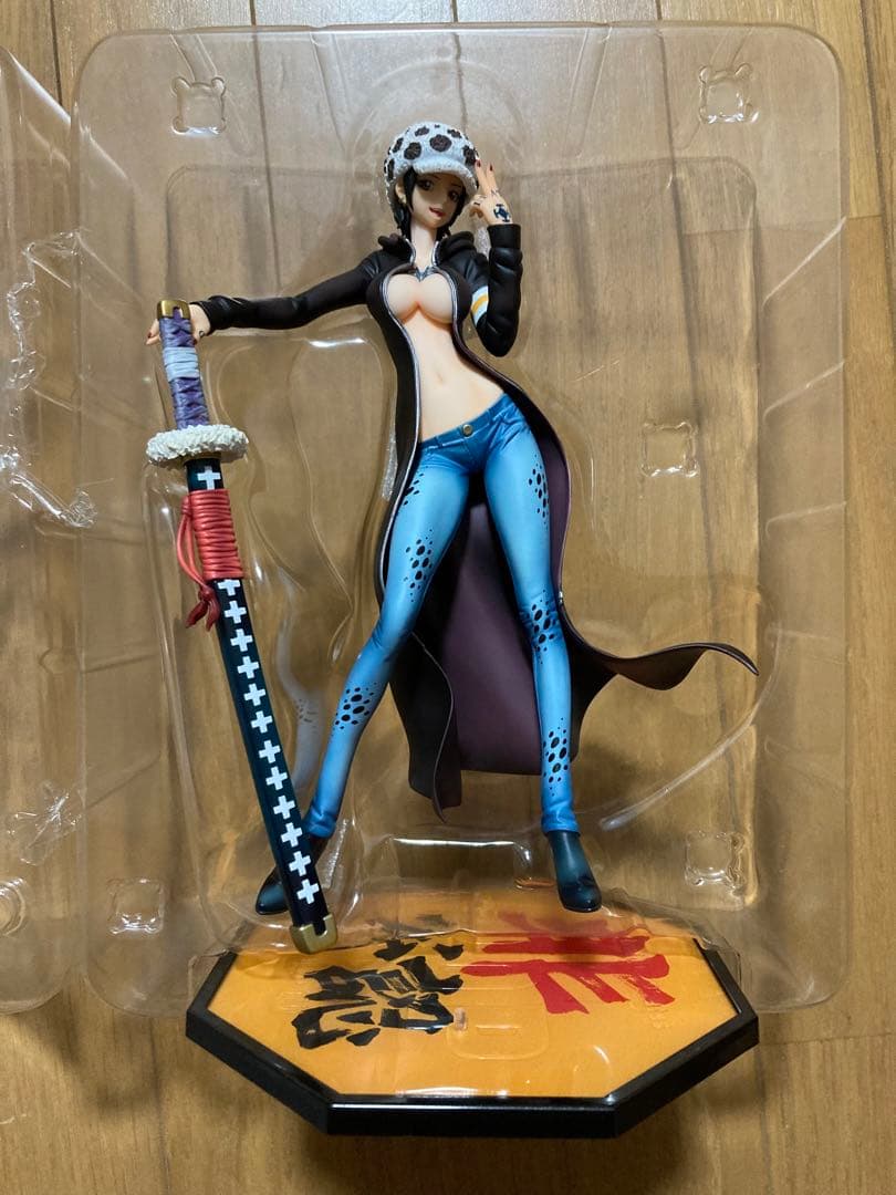 ワンピース　P.O.P トラファルガー・ロー　フィギュア　I.R.O 女性版