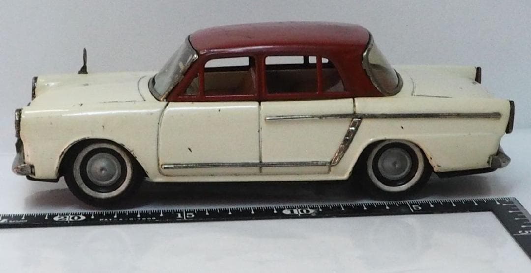 イチコー【日野コンテッサ 赤/白】フリクション当時物ブリキ製ミニカー自動車 箱無