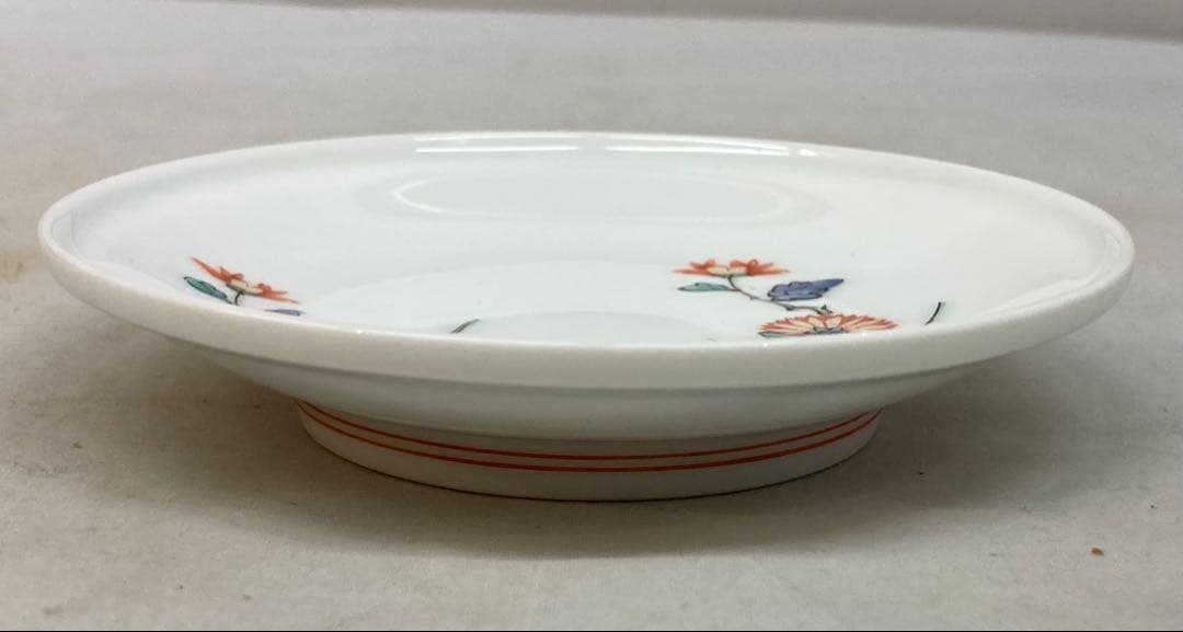 B332b 「錦 菊鳥文 額皿」十四代酒井田柿右衛門　共箱　木製皿立付