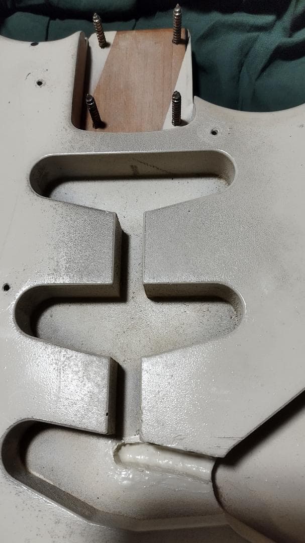 ストラトキャスター ダメージ ボディ オフ・ホワイト '60 初ネック・ネジ付