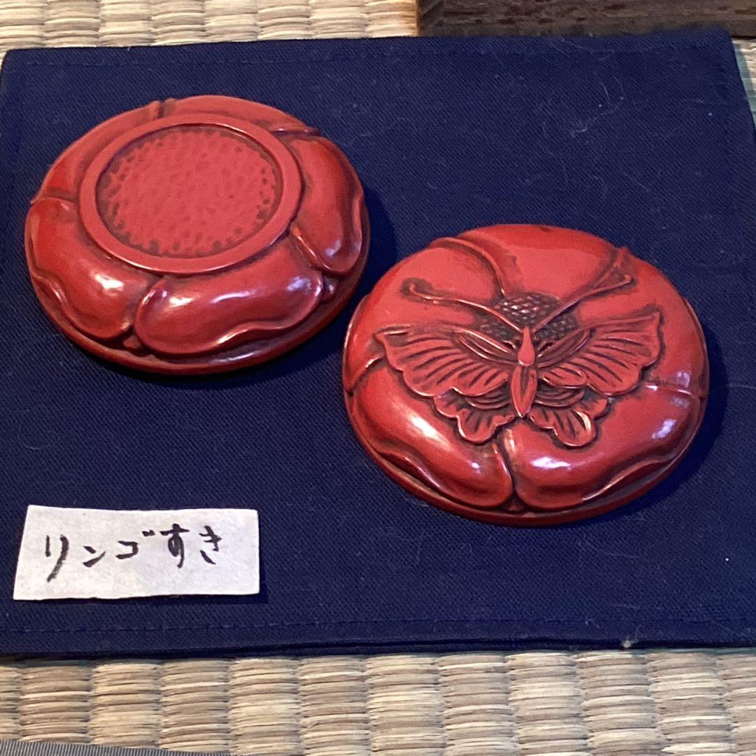 茶道具　蝶と花文香合　根来か