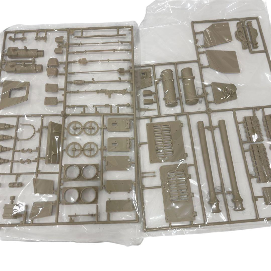 バンダイ ドイツ 4号突撃砲　戦車 1/15 ラジコン プラモ