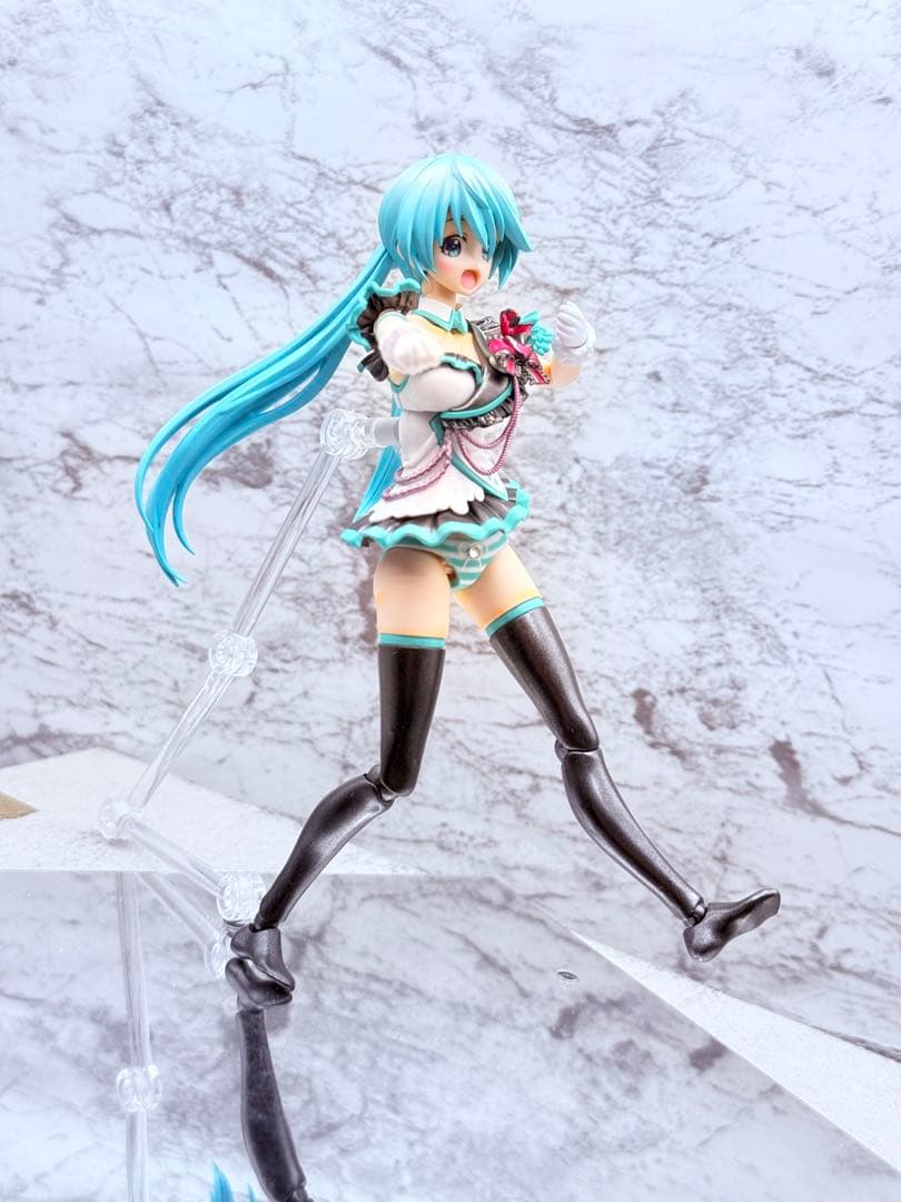 づ*し様 30ms 初音ミクっぽく　全塗装完成品